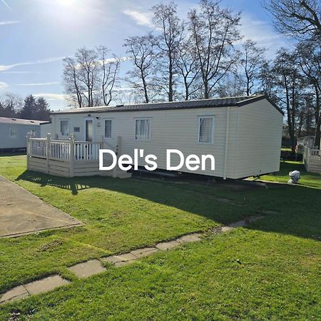 Del'S Den Lakeside Weeley Bridge Exterior foto