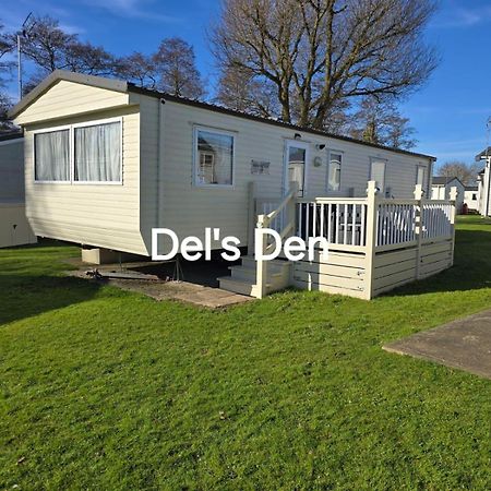 Del'S Den Lakeside Weeley Bridge Exterior foto