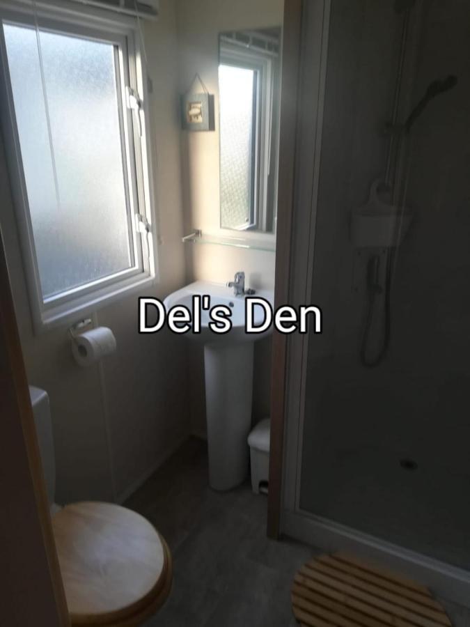 Del'S Den Lakeside Weeley Bridge Exterior foto