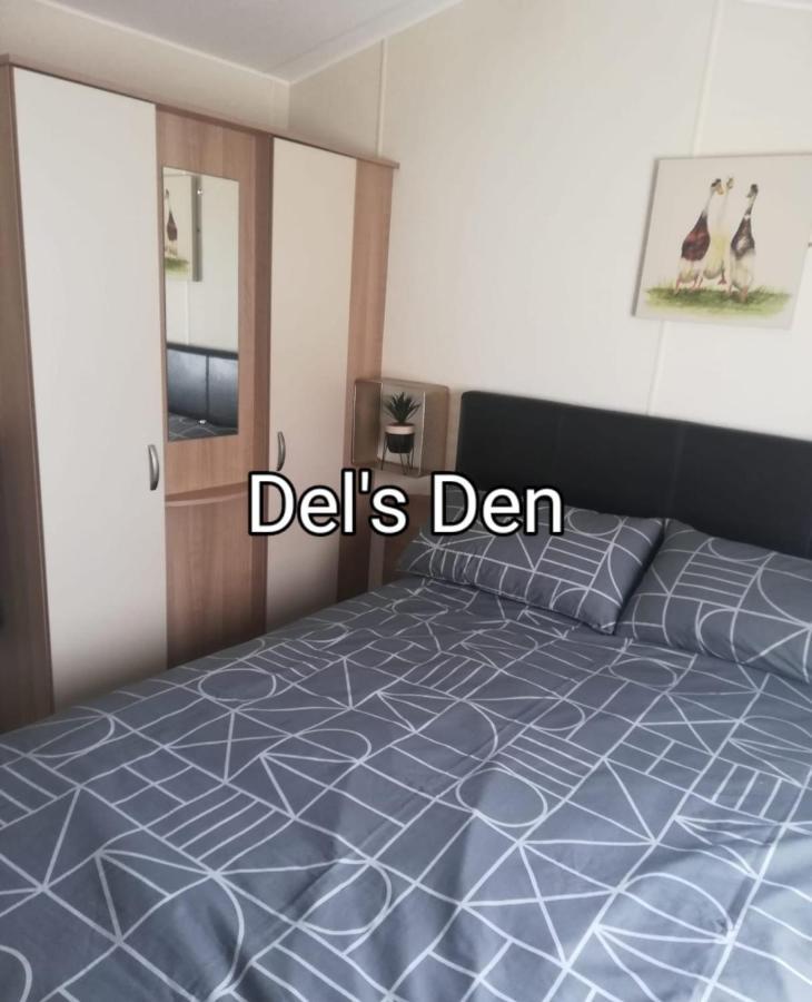 Del'S Den Lakeside Weeley Bridge Exterior foto